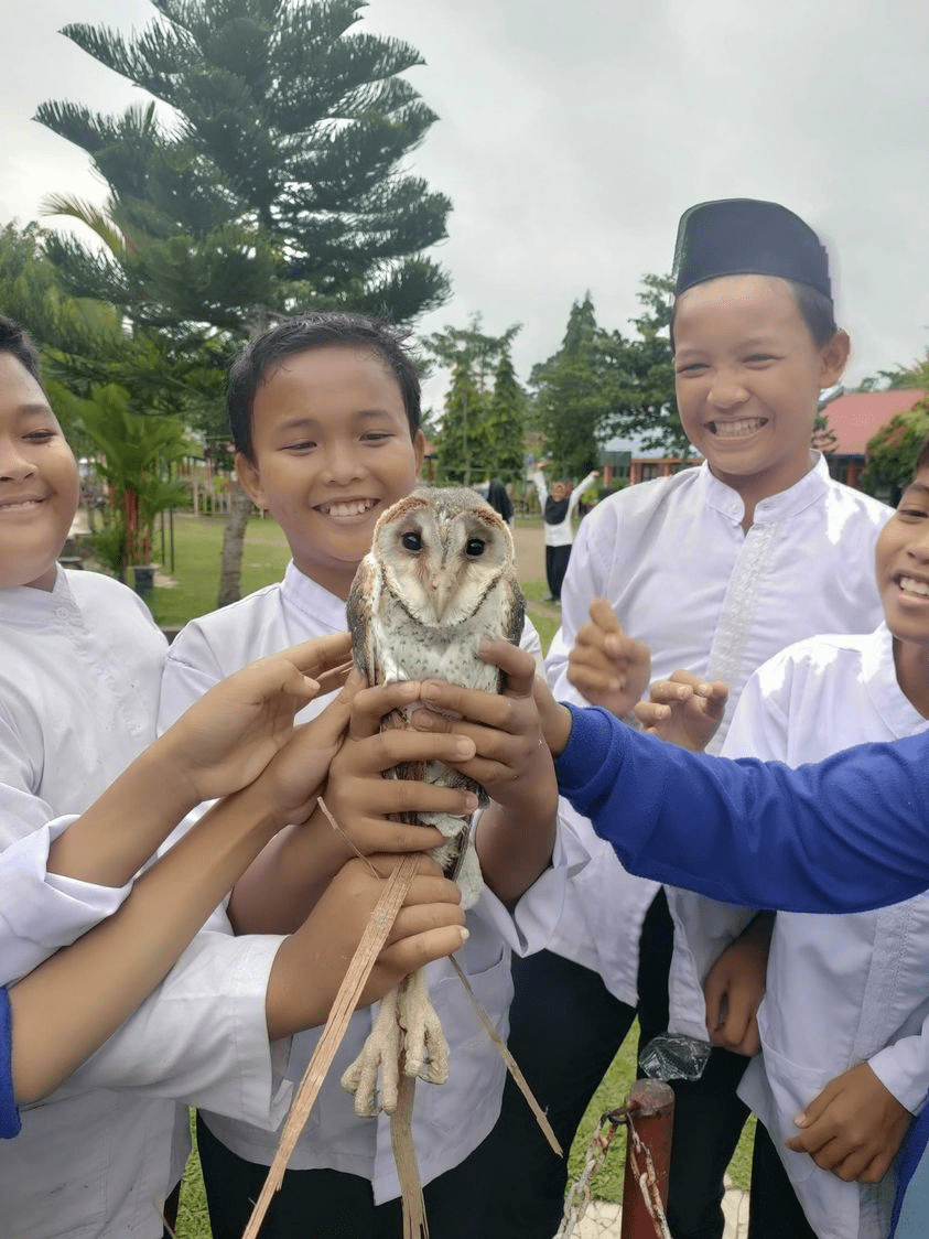 Dikira Ular Kobra Ternyata Hantu di Plapon&nbsp;Kelas