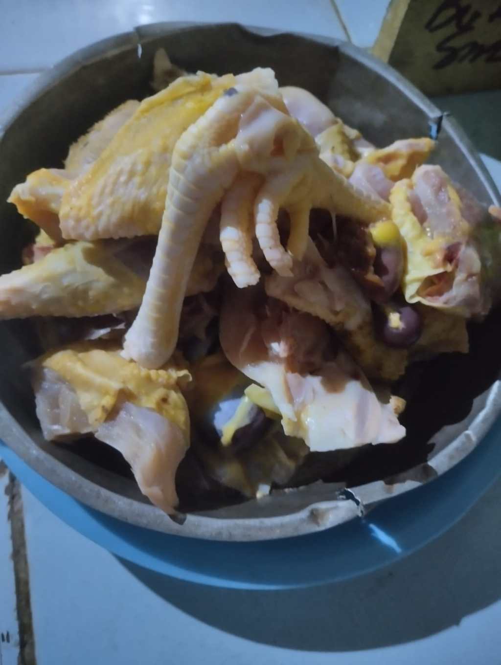 Menyembelih Ayam Betina
